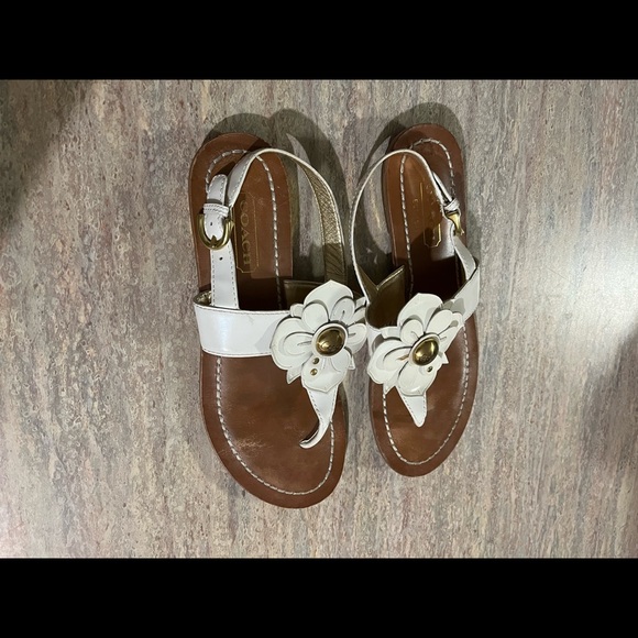 Coach thong sandals with embossed daisies - Picture 6 of 16